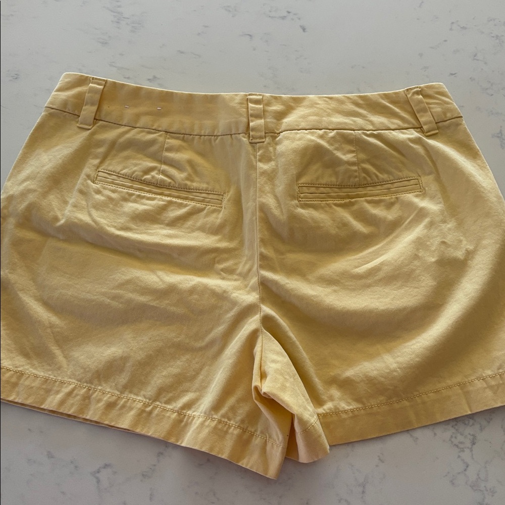 Loft Outlet butter yellow Cotton 4" short Sz. 6 (b8) - Picture 6 of 6